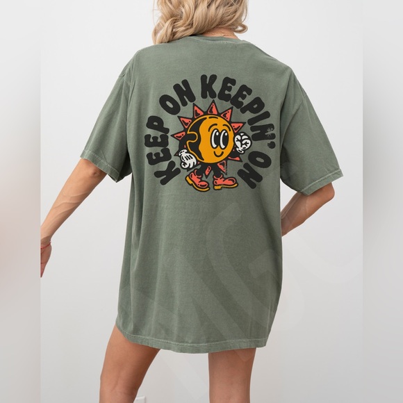 Comfort Colors Keep on Keepin’ on Retro Sunshine Graphic Tee - Picture 8 of 12